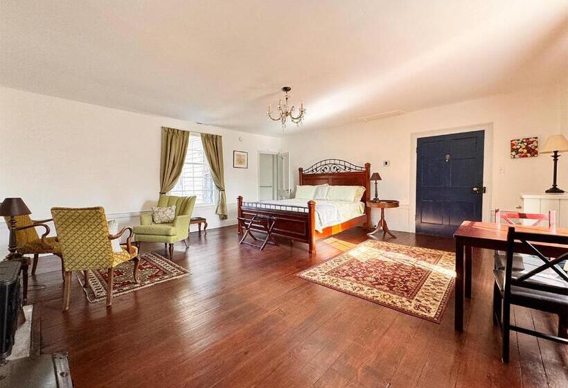 The Sunnyside Sisters Bed And Breakfast