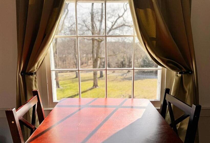 The Sunnyside Sisters Bed And Breakfast