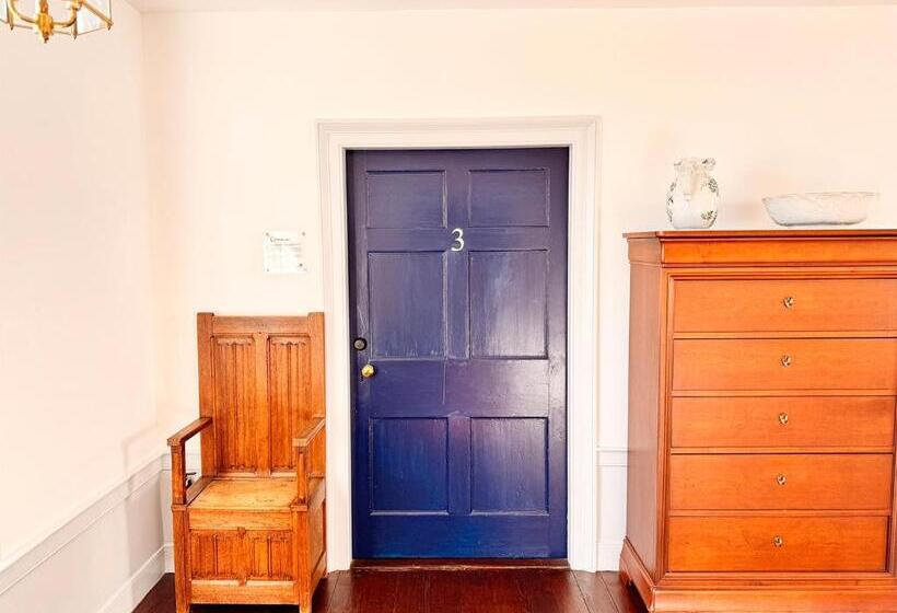 The Sunnyside Sisters Bed And Breakfast