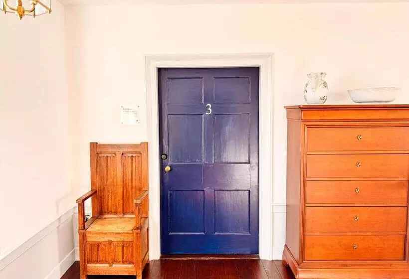 The Sunnyside Sisters Bed And Breakfast