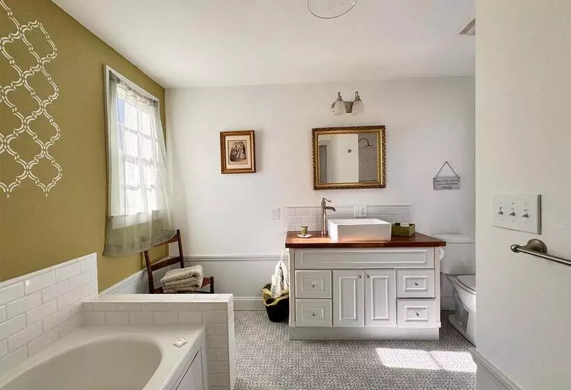 The Sunnyside Sisters Bed And Breakfast