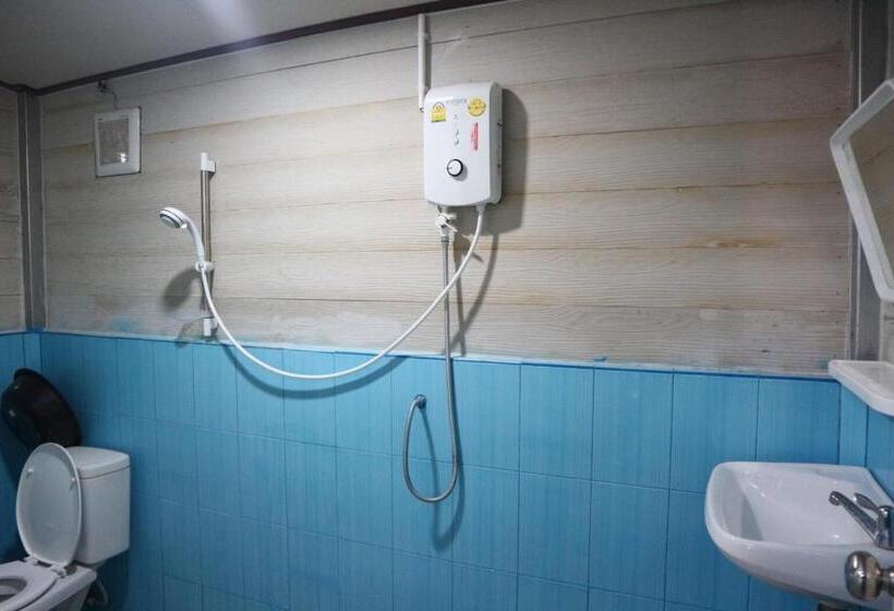 הוסטל Baan Suchanuch