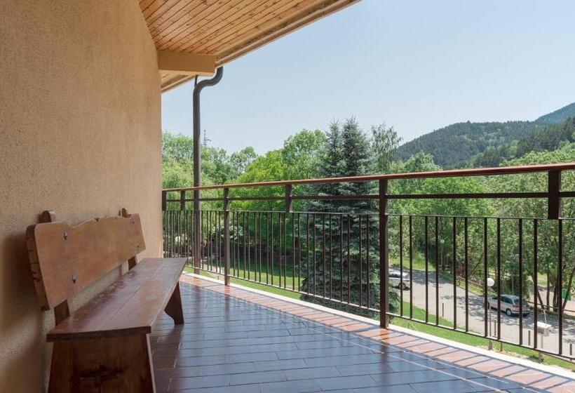 هاستل Planoles Xanascat