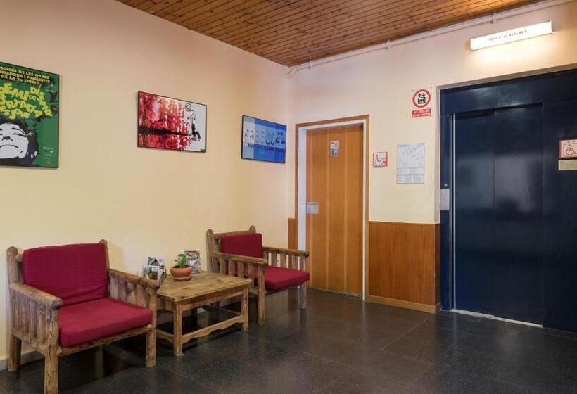 هاستل Planoles Xanascat