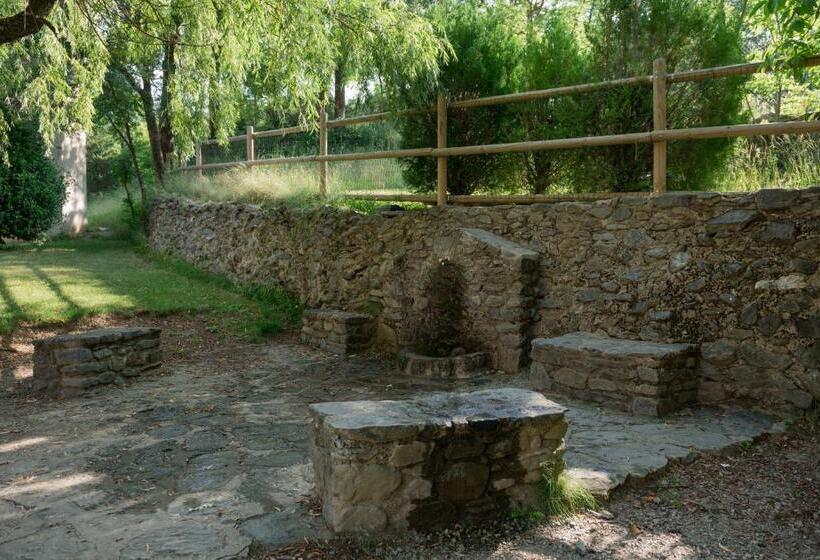 هاستل Planoles Xanascat