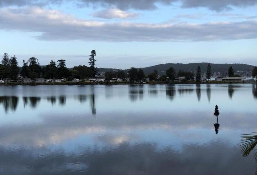 민박 Lakeside Bungalow