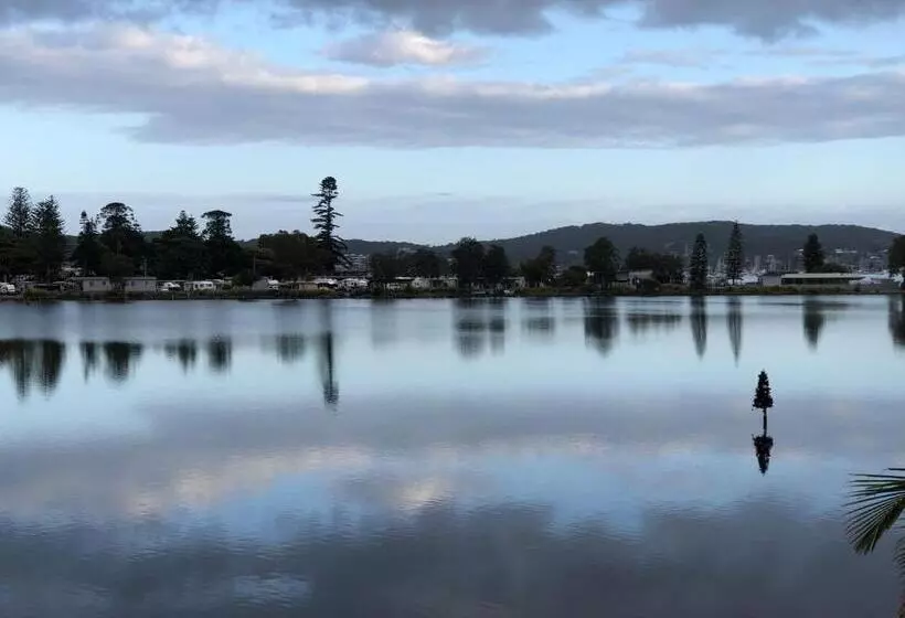 ベッドアンドブレックファースト Lakeside Bungalow