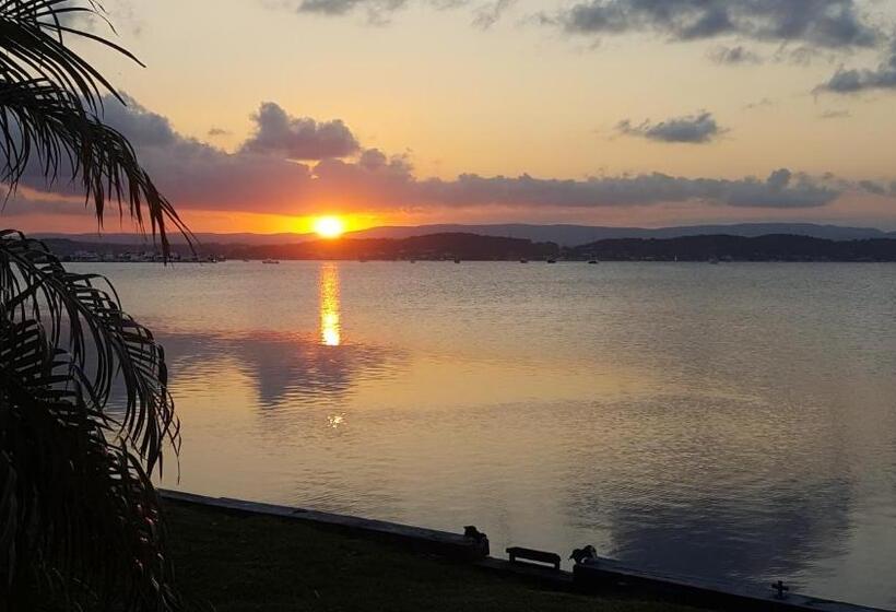 민박 Lakeside Bungalow