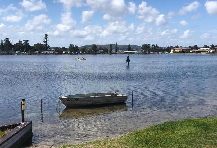 민박 Lakeside Bungalow
