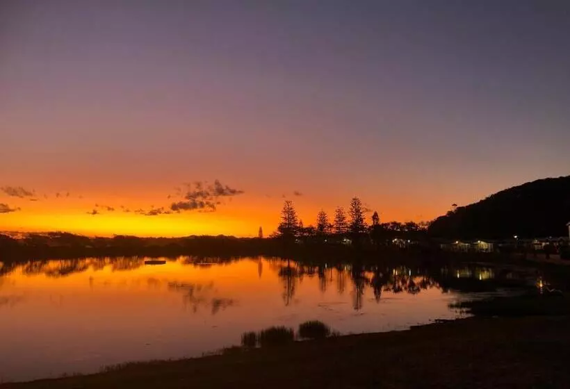 ベッドアンドブレックファースト Lakeside Bungalow