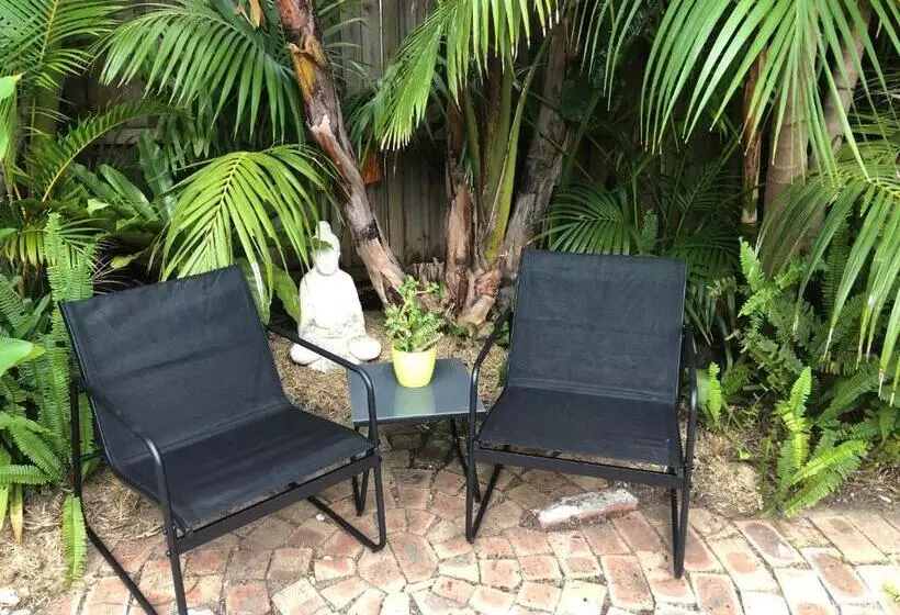 ベッドアンドブレックファースト Lakeside Bungalow