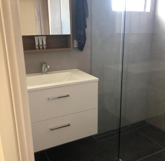 민박 Lakeside Bungalow