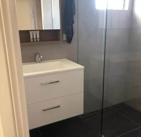 ベッドアンドブレックファースト Lakeside Bungalow