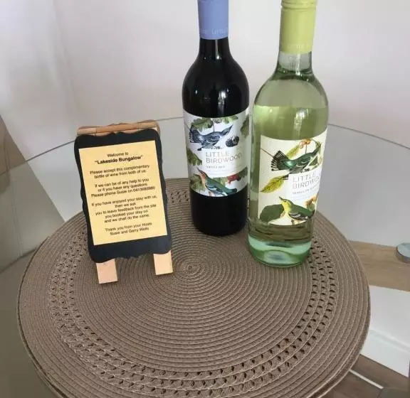 ベッドアンドブレックファースト Lakeside Bungalow