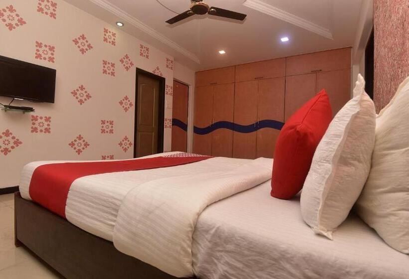 ホテル Oyo 19160 Dev Shelter