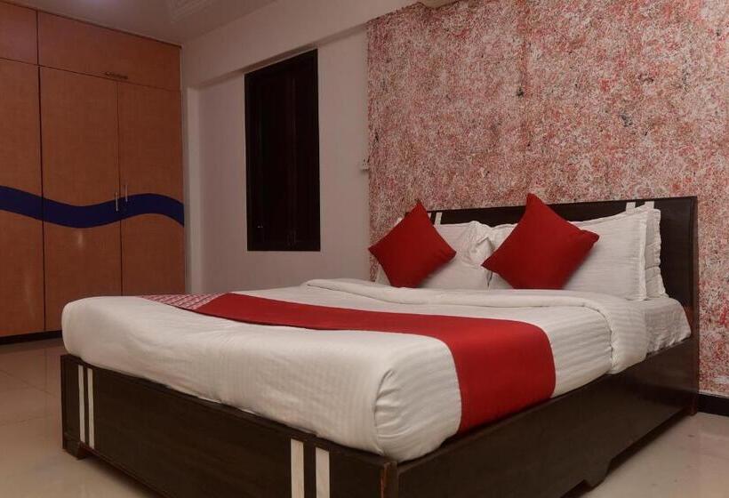 ホテル Oyo 19160 Dev Shelter