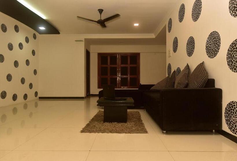 ホテル Oyo 19160 Dev Shelter