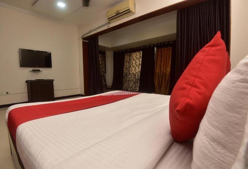 ホテル Oyo 19160 Dev Shelter