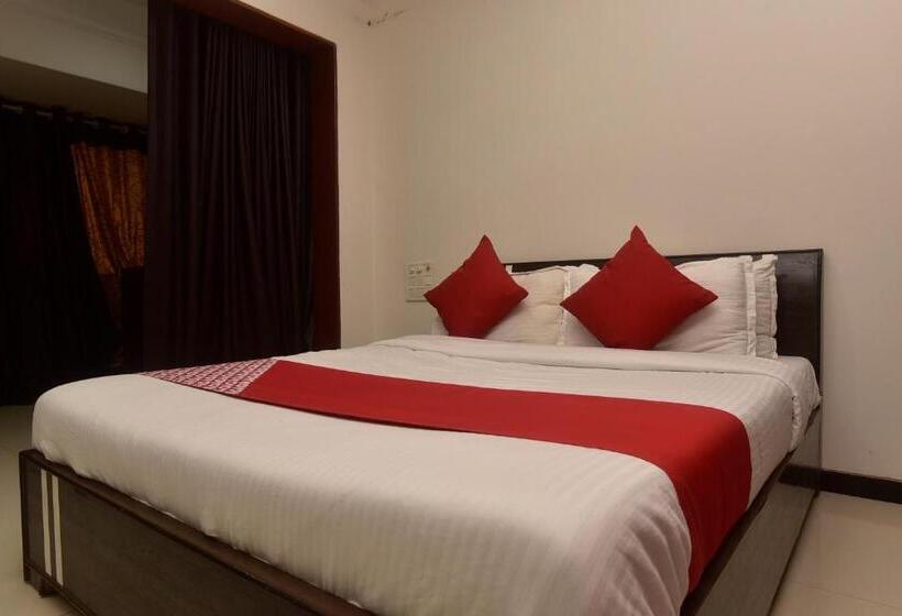 ホテル Oyo 19160 Dev Shelter