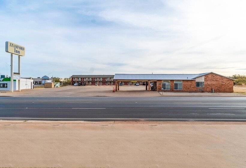 فندق على الطريق Stamford Inn