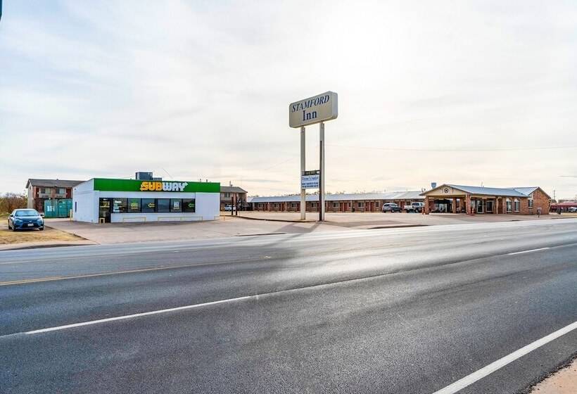 فندق على الطريق Stamford Inn