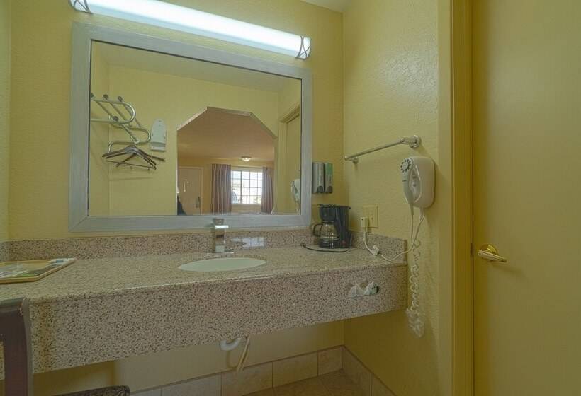 فندق على الطريق Stamford Inn