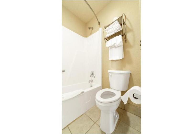 فندق على الطريق Stamford Inn