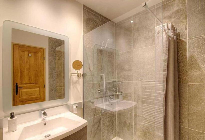 بنسيون Castellu D Orezza