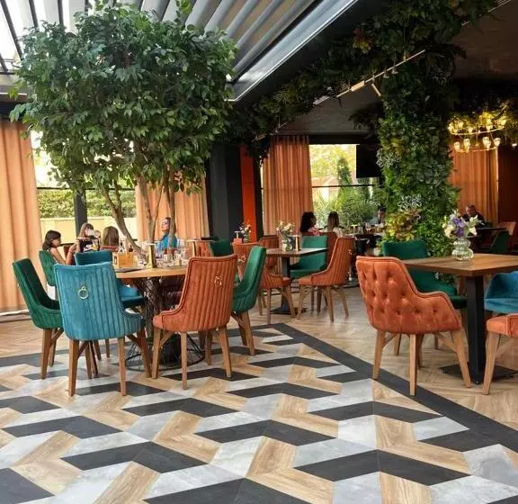 Majatalo Praya Boutique