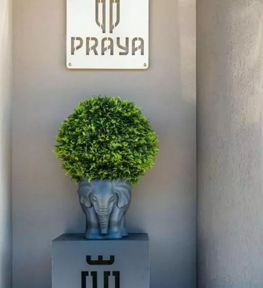 Majatalo Praya Boutique