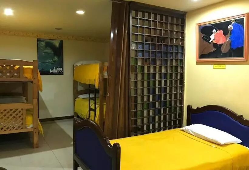ペンション The Yellow House