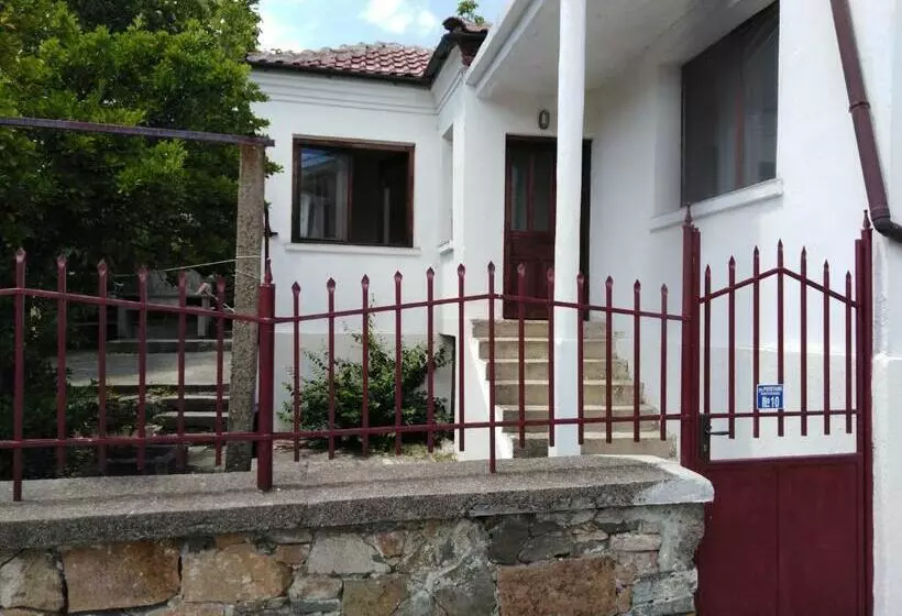 ペンション Town House On Ropotamo Str