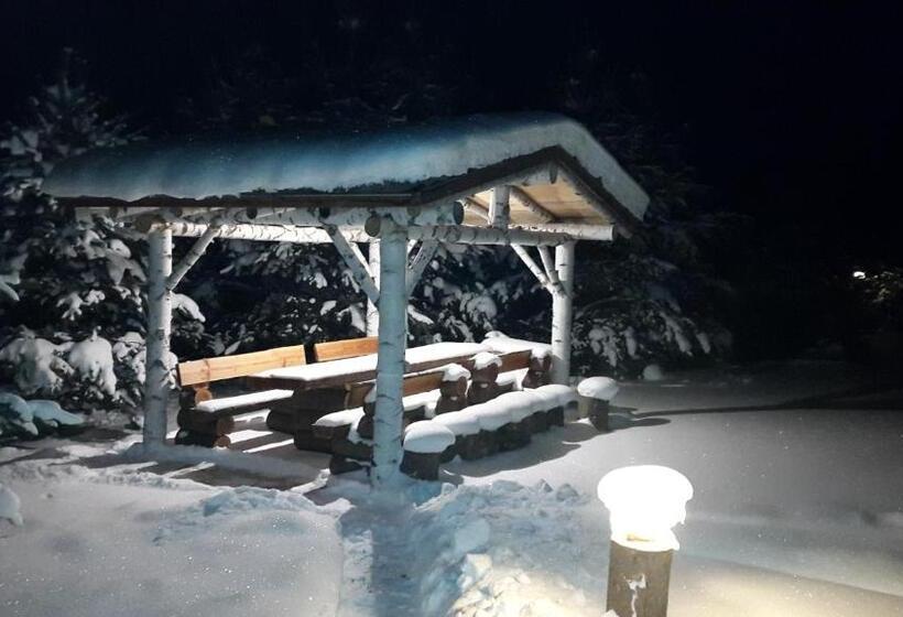 Lomakeskus Forest Houses,форест хаусис