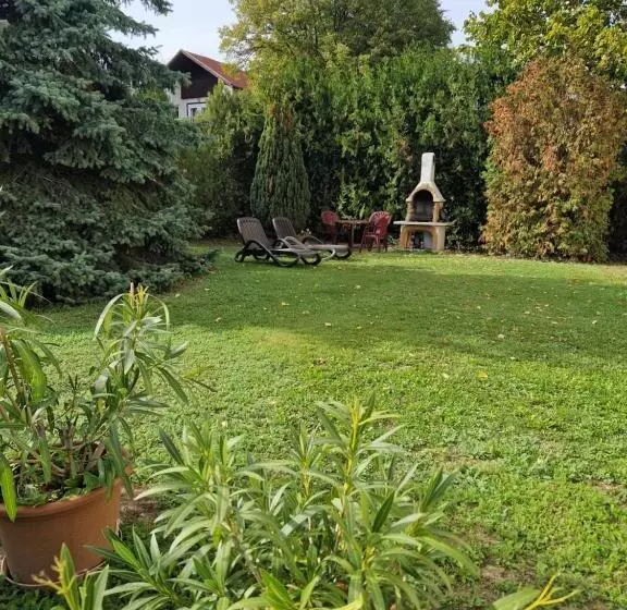 ベッドアンドブレックファースト Balaton Panzió Füred