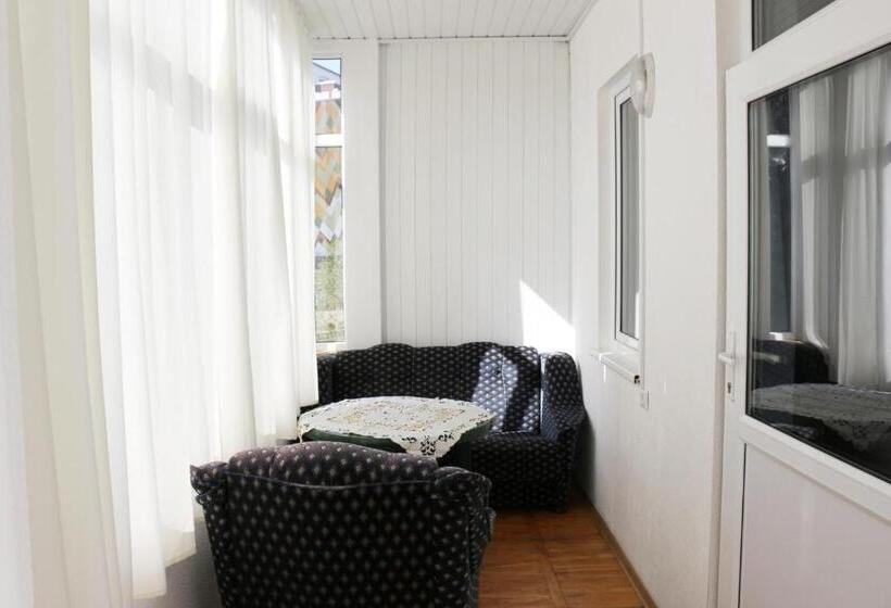 בית מלון כפרי сонячна