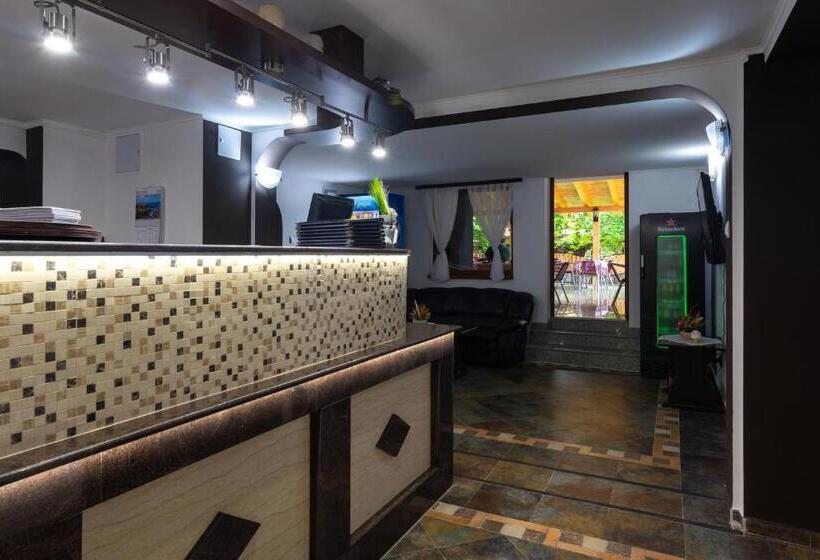 هتل Pensiunea Admiraz