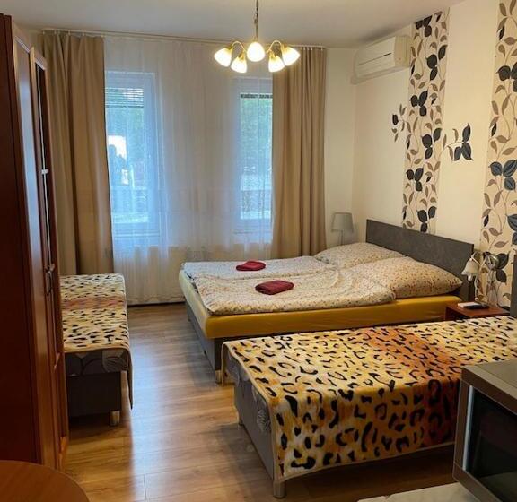 ペンション Adria Penzión