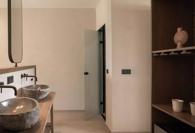 Kymani Boutique Hotel & Suites