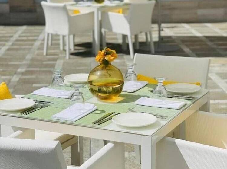 La Vue Boutique Hotel & Beach Club