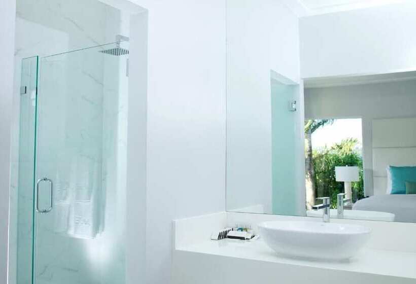 La Vue Boutique Hotel & Beach Club