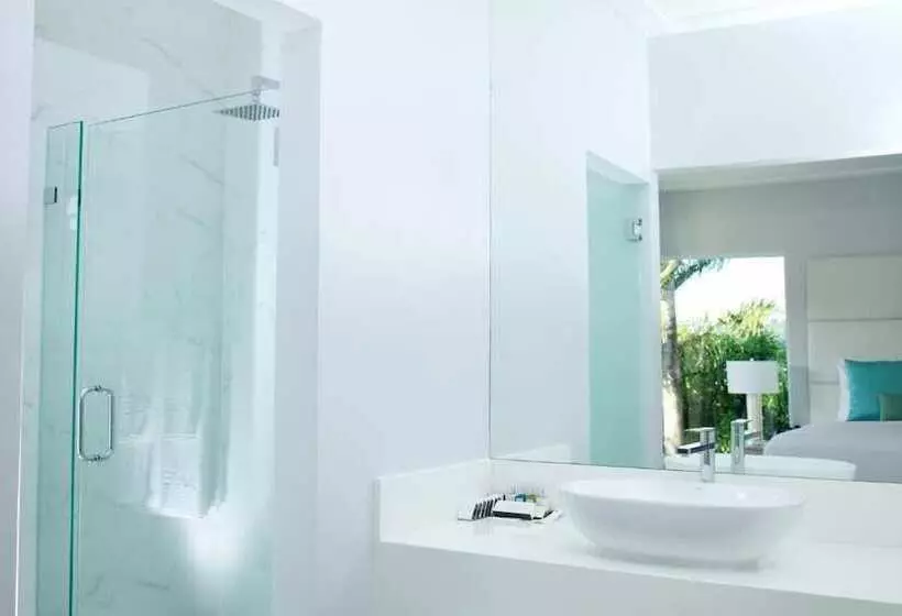 La Vue Boutique Hotel & Beach Club