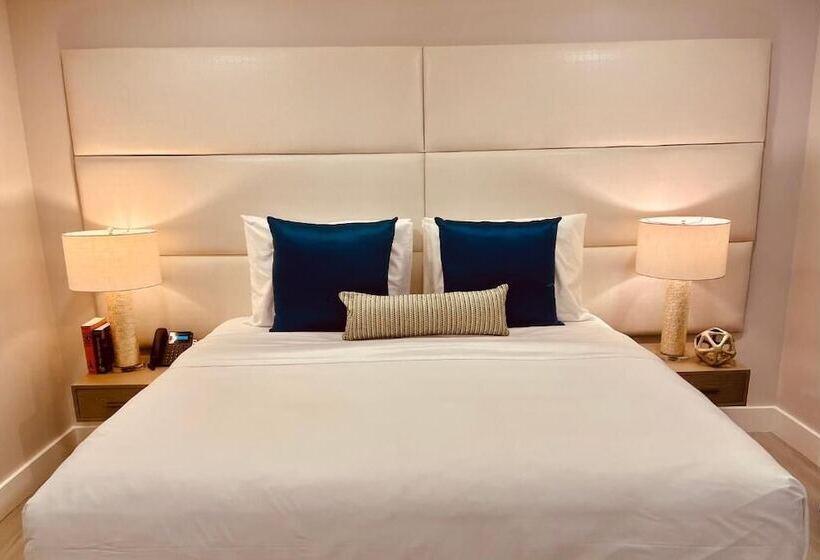 La Vue Boutique Hotel & Beach Club