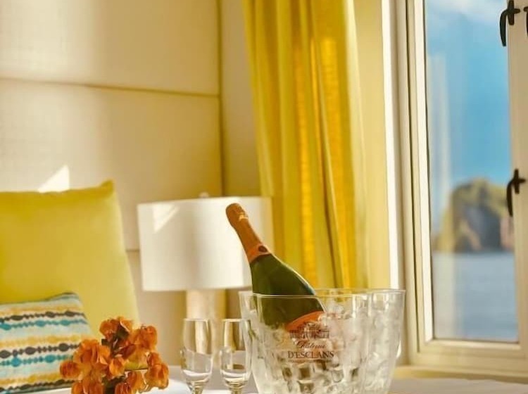 La Vue Boutique Hotel & Beach Club