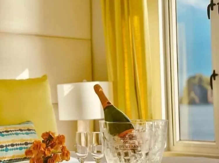 La Vue Boutique Hotel & Beach Club