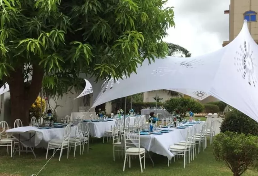 ホテル Luxury West