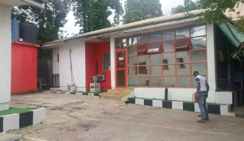 هتل Revolution Suites