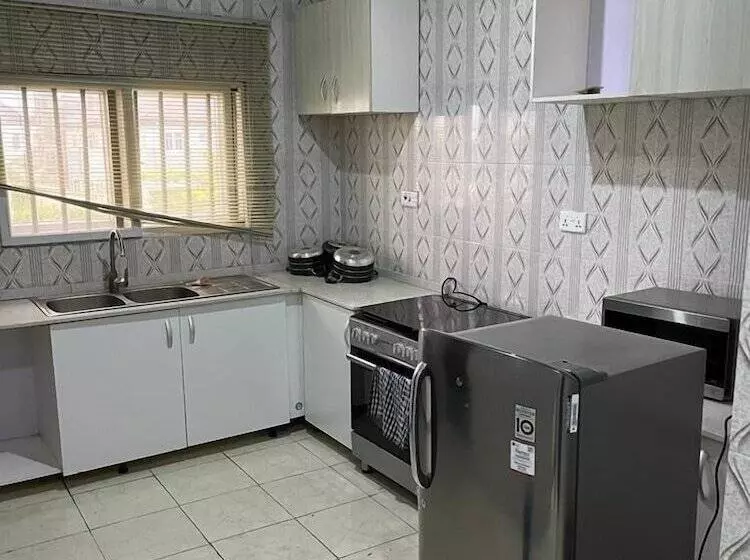 هتل Revolution Suites