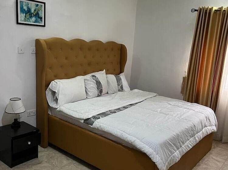 هتل Revolution Suites