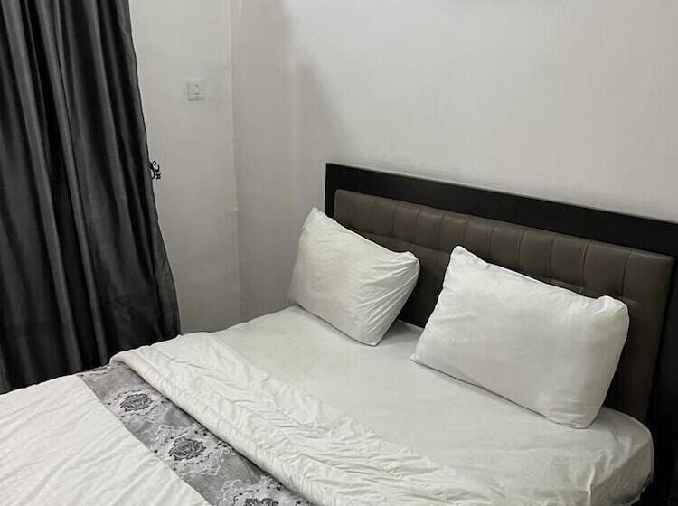 هتل Revolution Suites