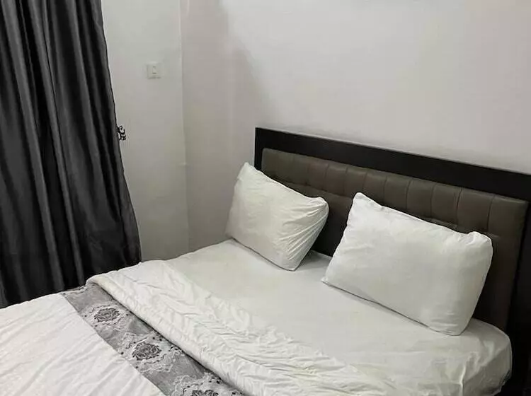 هتل Revolution Suites